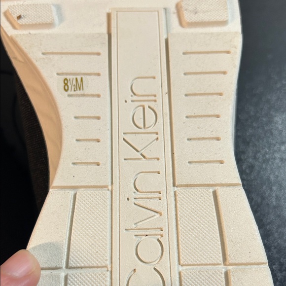 Calvin‎ Klein Men's Black Oxfords with Tan Sole - Picture 5 of 8